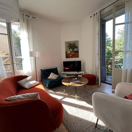 Nimes , Appartement Renove Dans Immeuble Classe. Kültér fotó