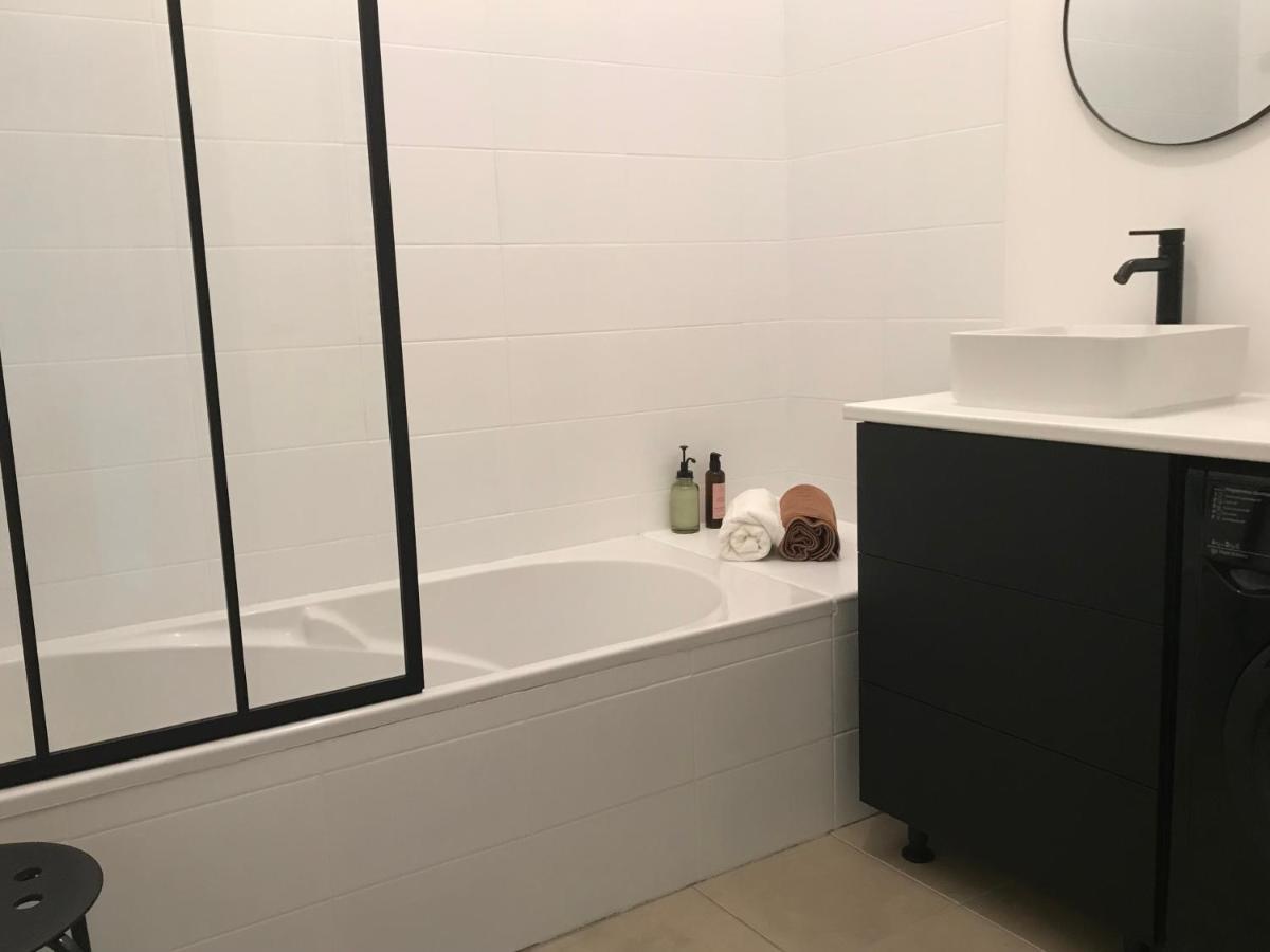 Nimes , Appartement Renove Dans Immeuble Classe. Kültér fotó