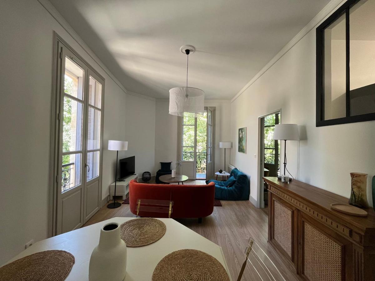 Nimes , Appartement Renove Dans Immeuble Classe. Kültér fotó