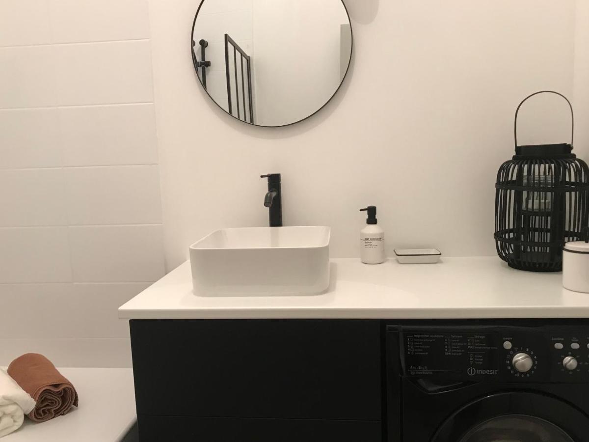Nimes , Appartement Renove Dans Immeuble Classe. Kültér fotó