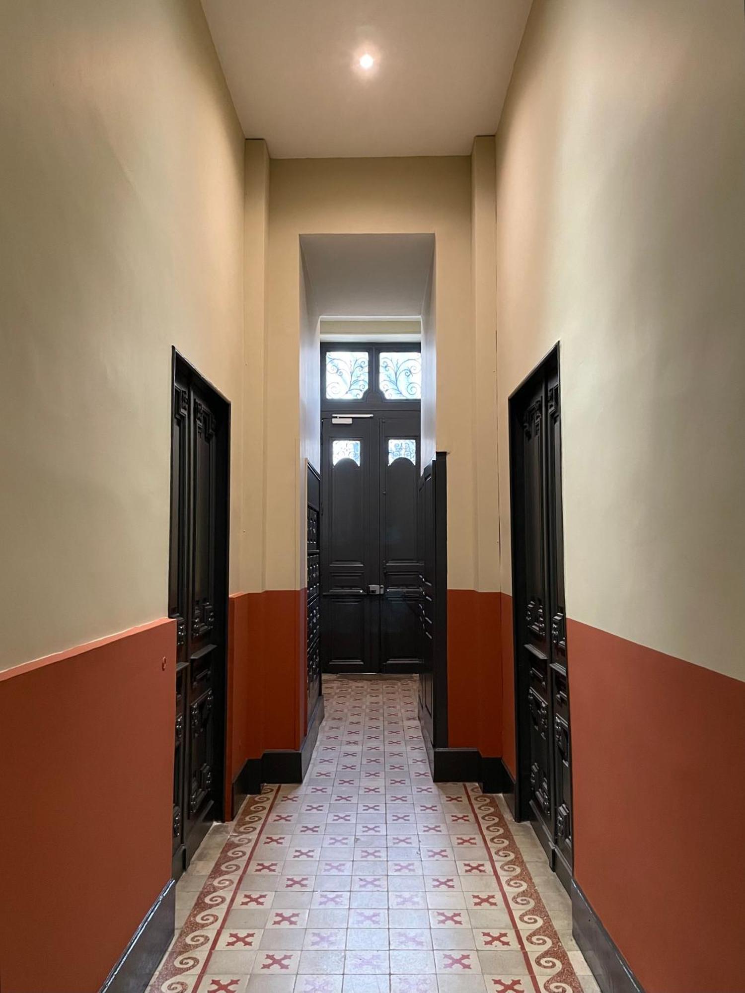 Nimes , Appartement Renove Dans Immeuble Classe. Kültér fotó