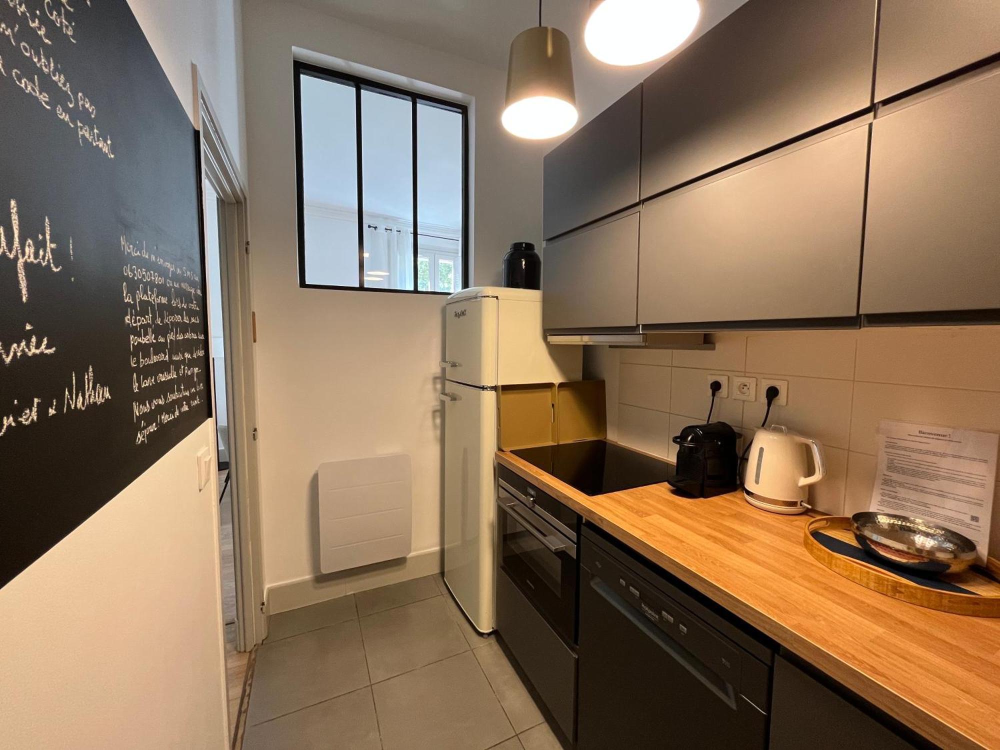 Nimes , Appartement Renove Dans Immeuble Classe. Kültér fotó