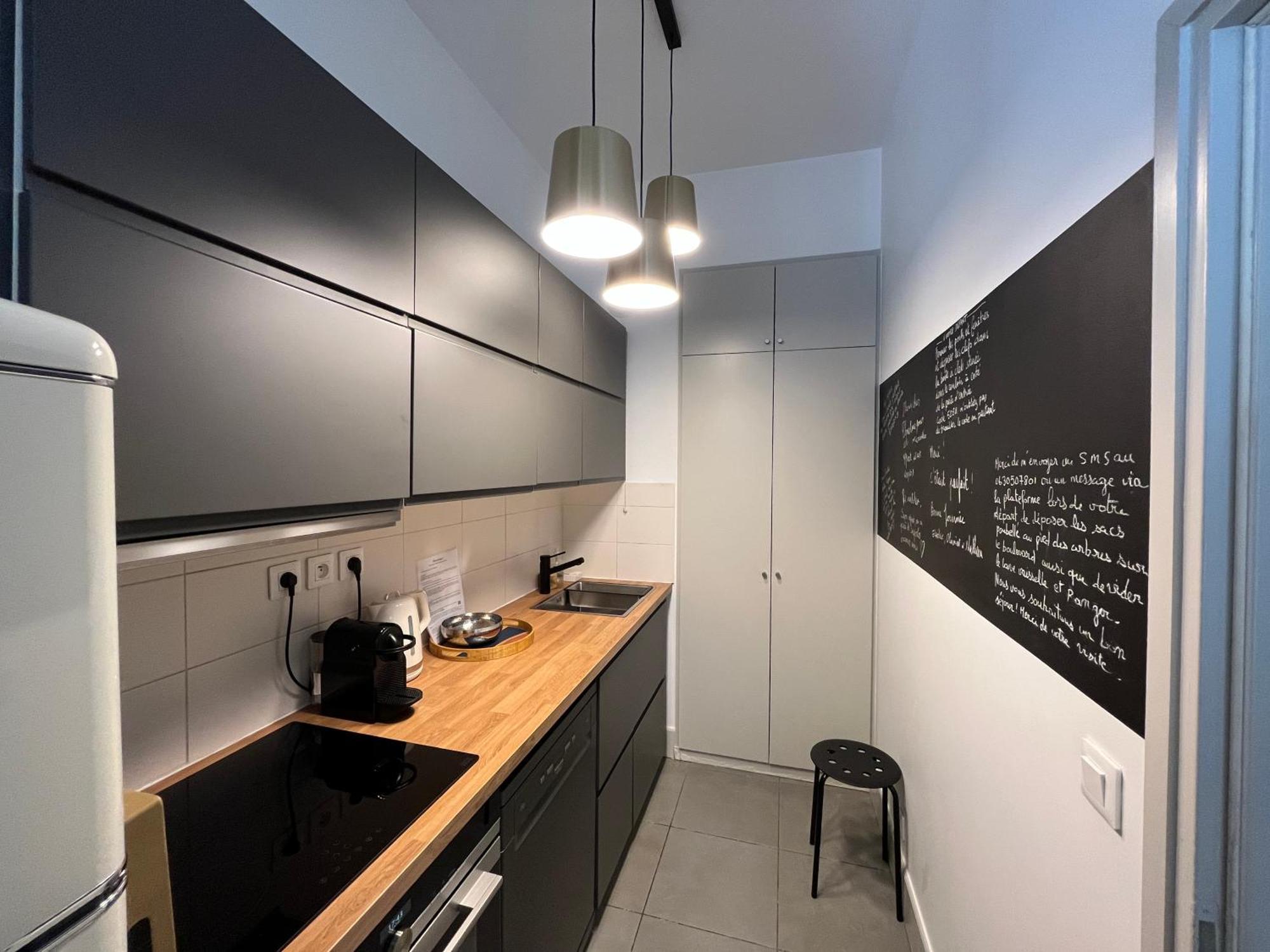 Nimes , Appartement Renove Dans Immeuble Classe. Kültér fotó