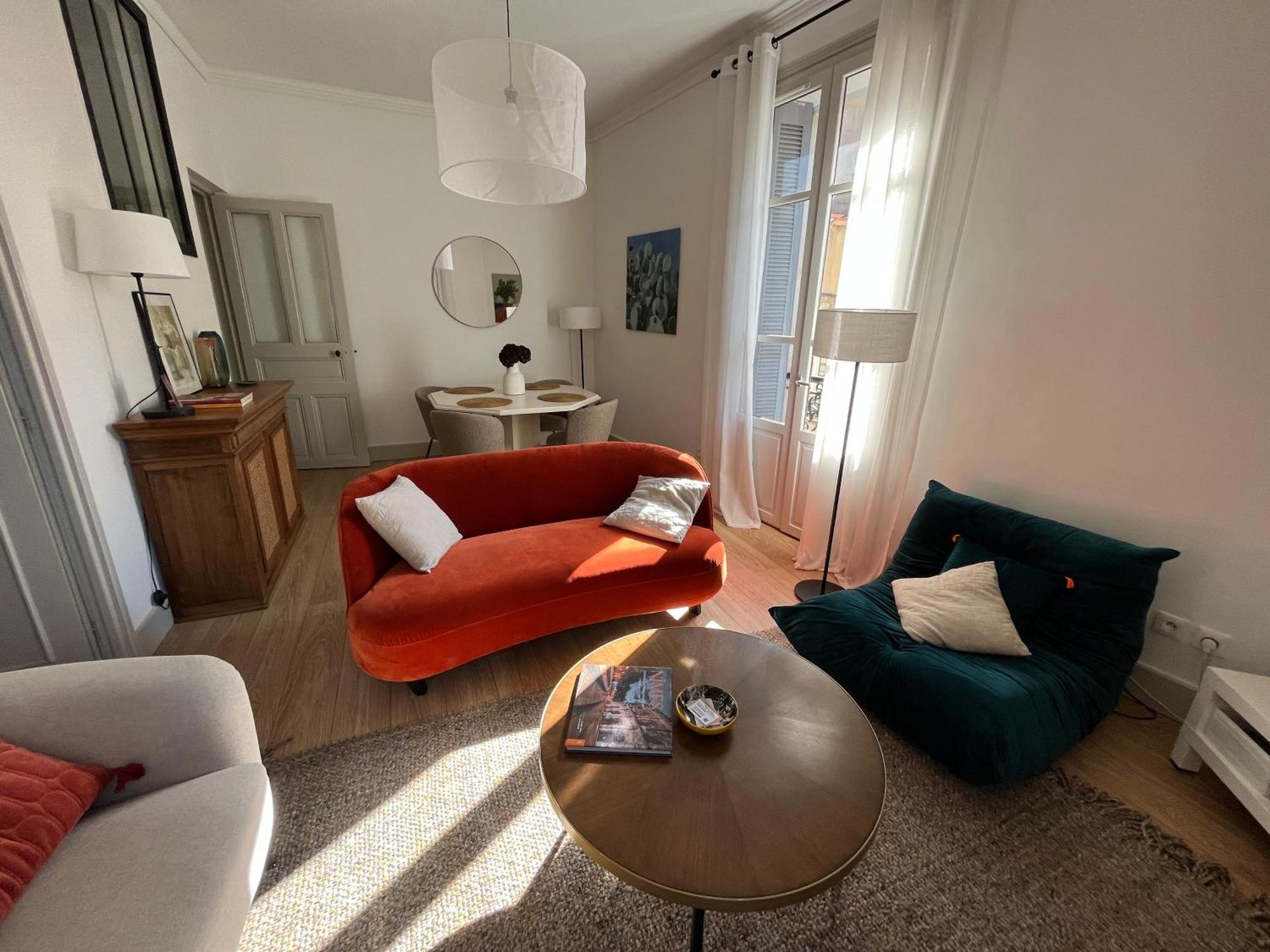 Nimes , Appartement Renove Dans Immeuble Classe. Kültér fotó