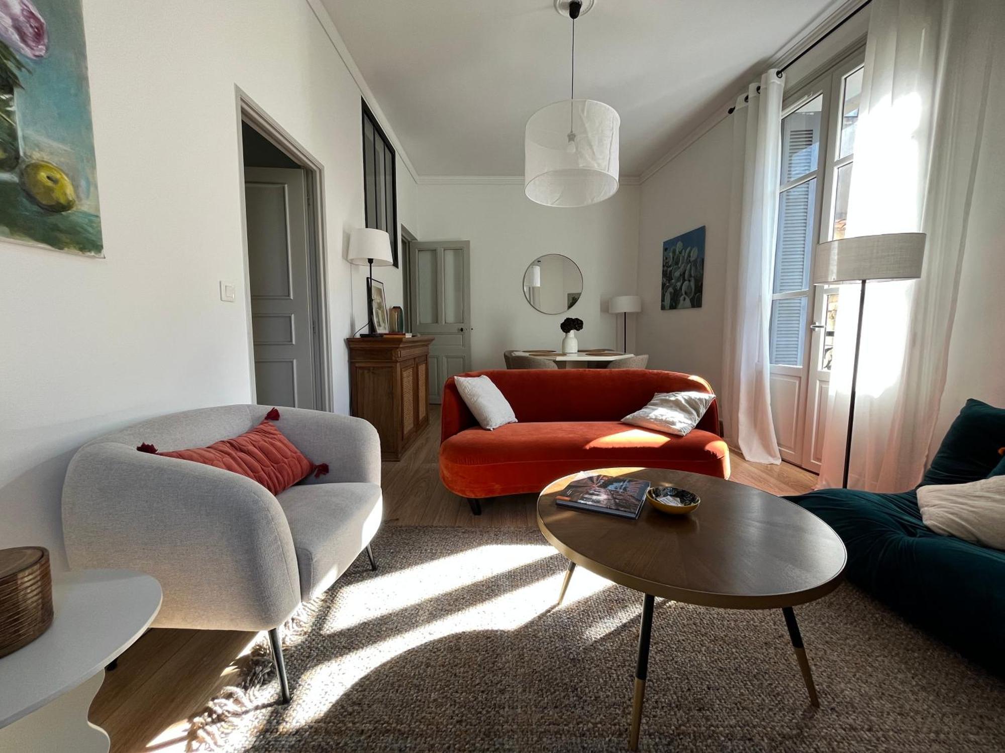 Nimes , Appartement Renove Dans Immeuble Classe. Kültér fotó