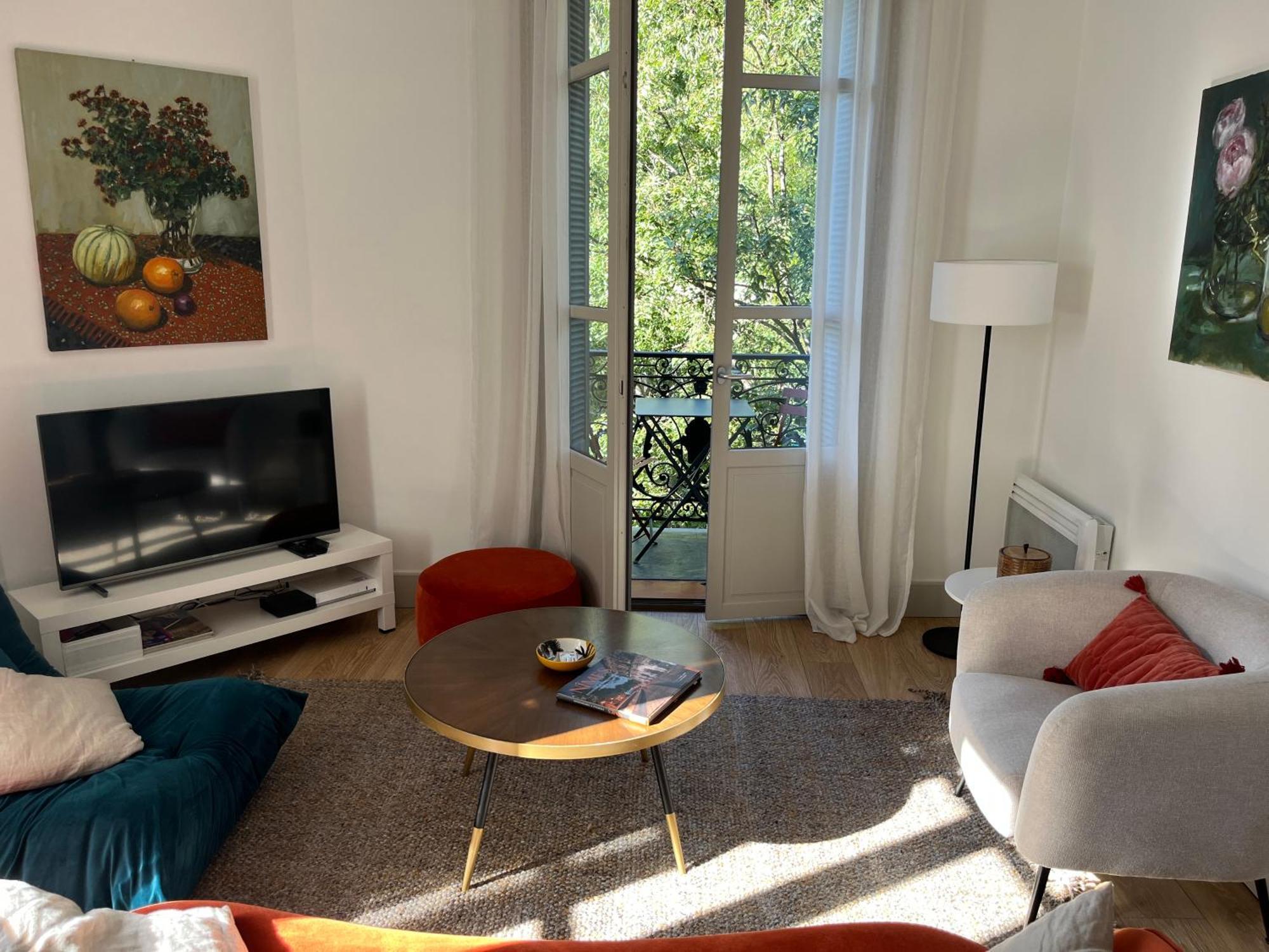 Nimes , Appartement Renove Dans Immeuble Classe. Kültér fotó