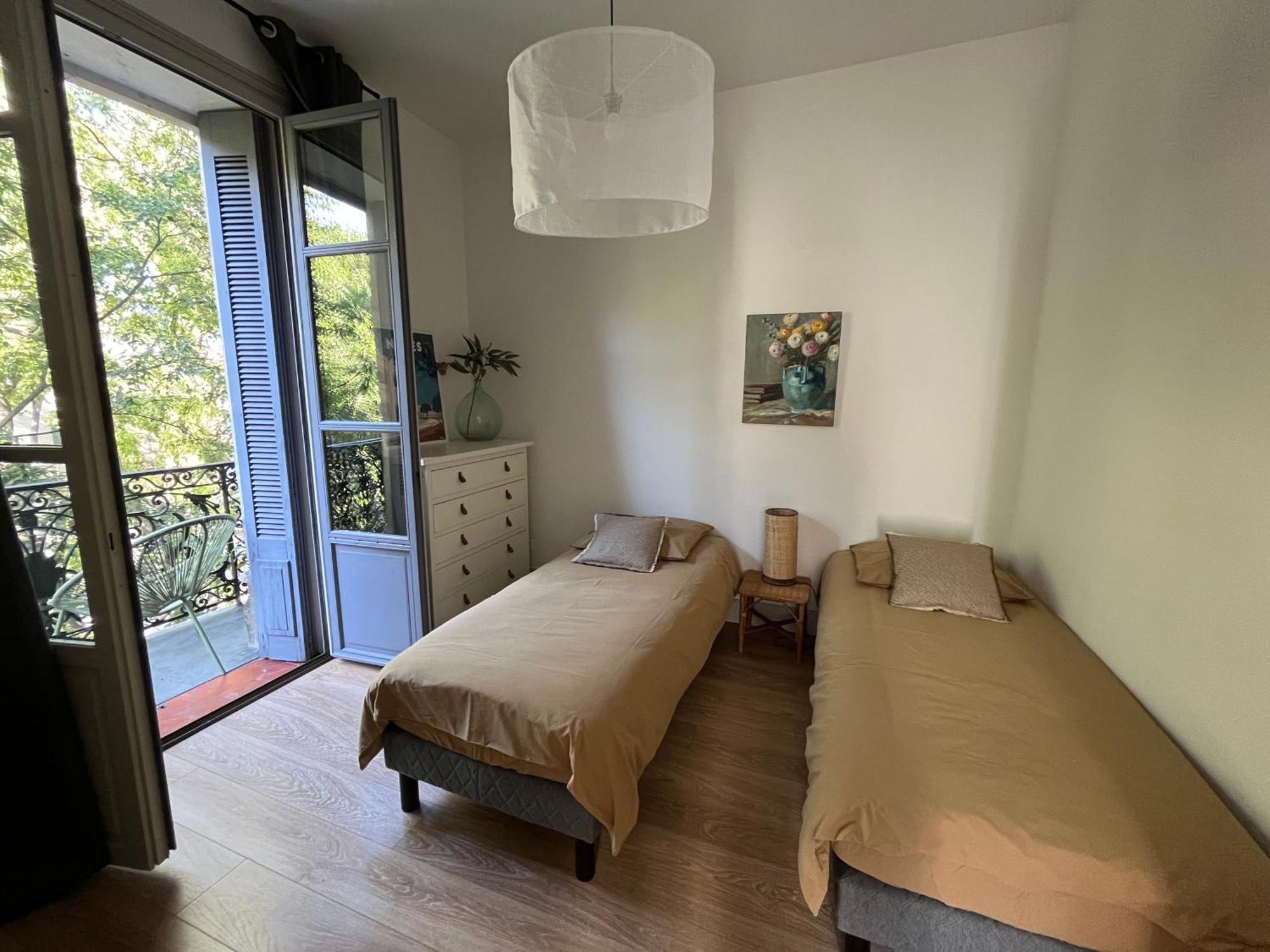 Nimes , Appartement Renove Dans Immeuble Classe. Kültér fotó