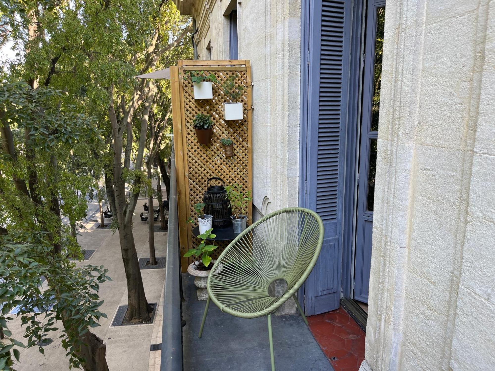 Nimes , Appartement Renove Dans Immeuble Classe. Kültér fotó