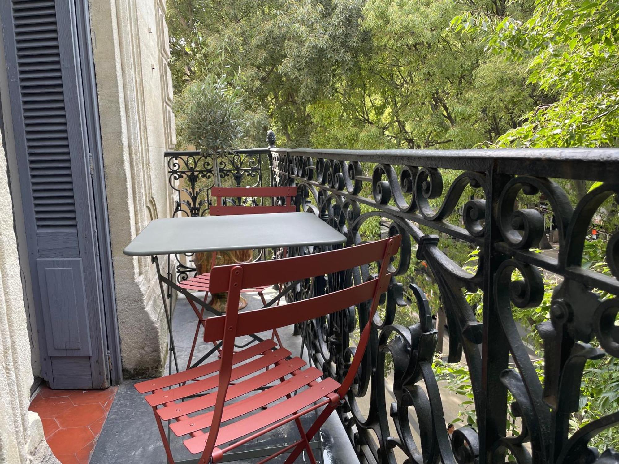 Nimes , Appartement Renove Dans Immeuble Classe. Kültér fotó